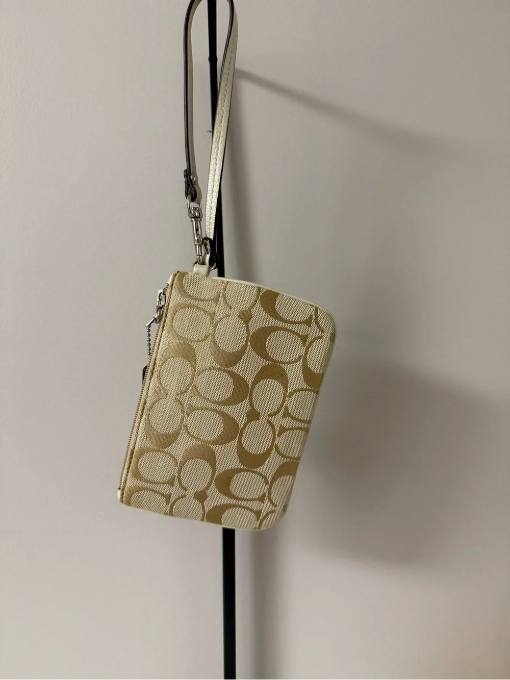 Excellent Condition Coach Beige Signature Canvas Wristlet with Cream Leather
